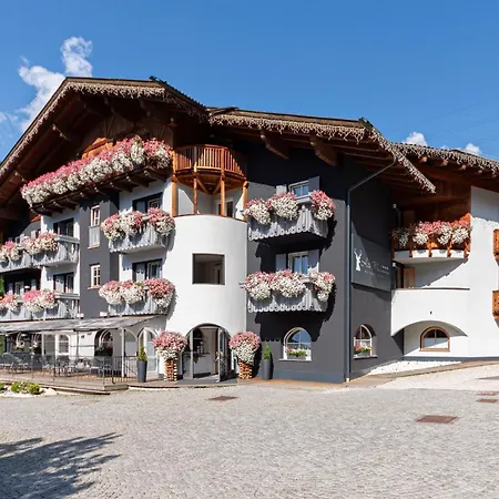 Hotel Madonnina And Wellness 3*